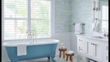 Διακόσμηση παραθαλάσσιου μπάνιου για μια εμπειρία που μοιάζει με σπα