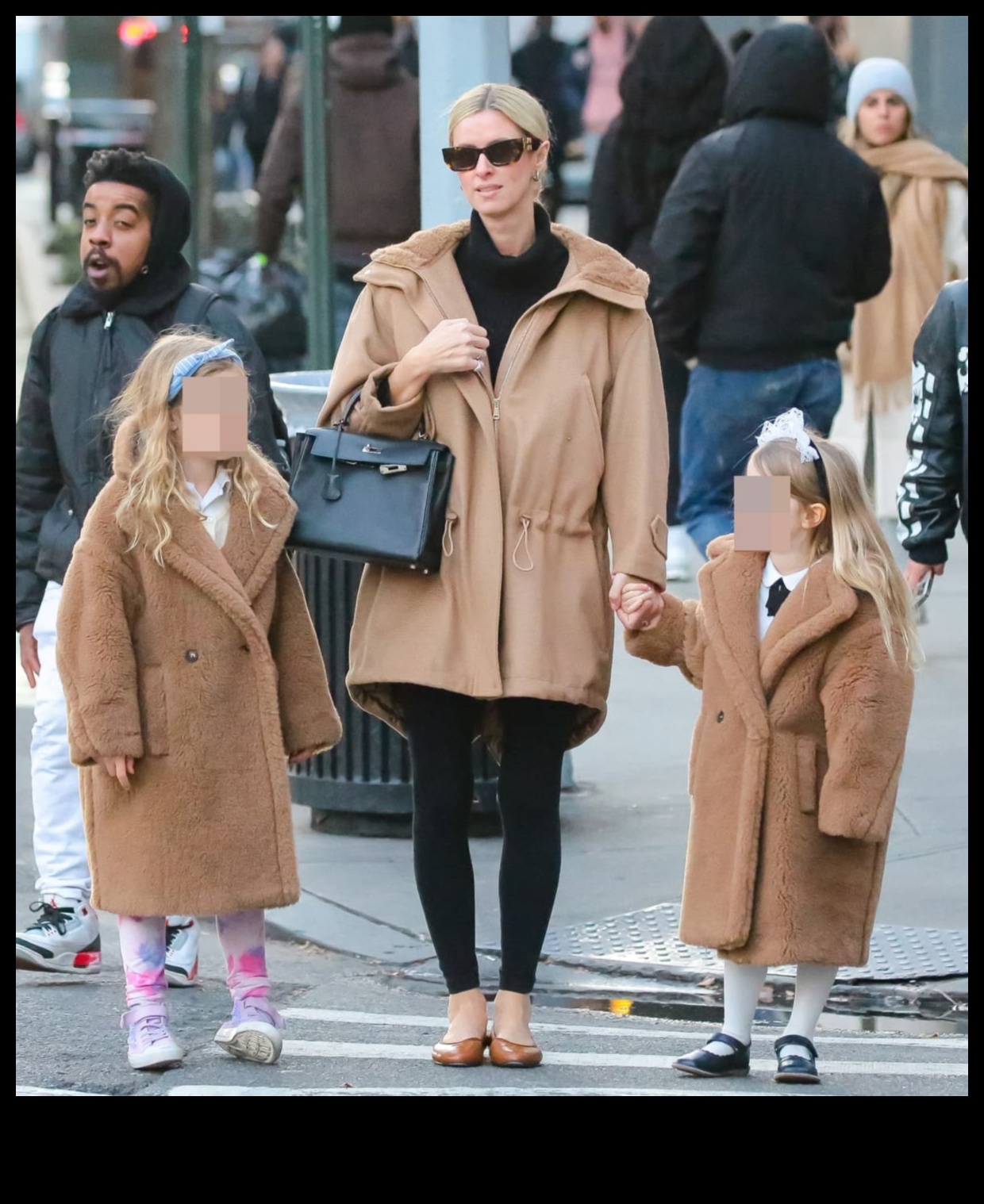 Urban Elegance: Περιηγηθείτε στο αστικό τοπίο σε κομψά σύνολα