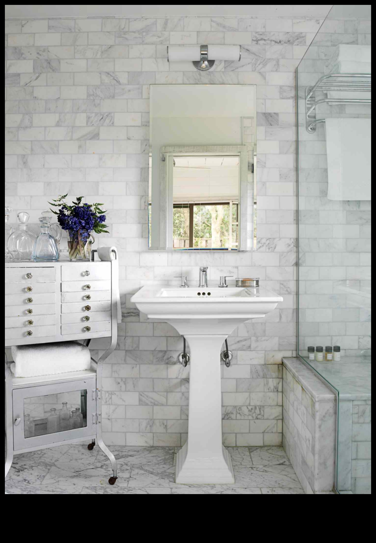 Διακόσμηση παραθαλάσσιου μπάνιου για μια εμπειρία που μοιάζει με σπα