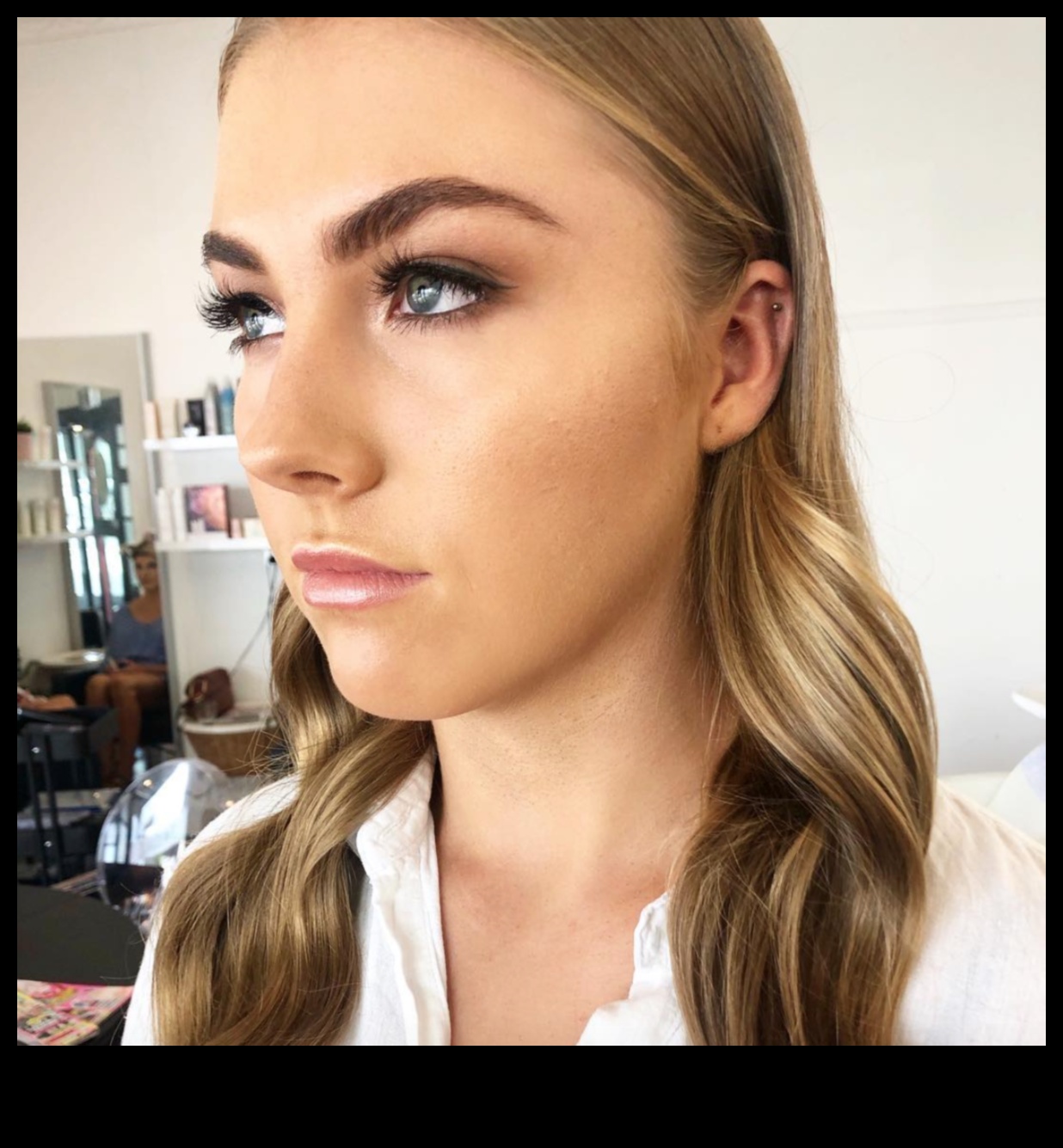 Από μέρα σε νύχτα Πώς να μεταφέρετε το καθημερινό σας μακιγιάζ για βραδινές εκδηλώσεις 3 Από Μέρα σε Νύχτα: Μετάβαση του καθημερινού σας μακιγιάζ για βραδινές εκδηλώσεις