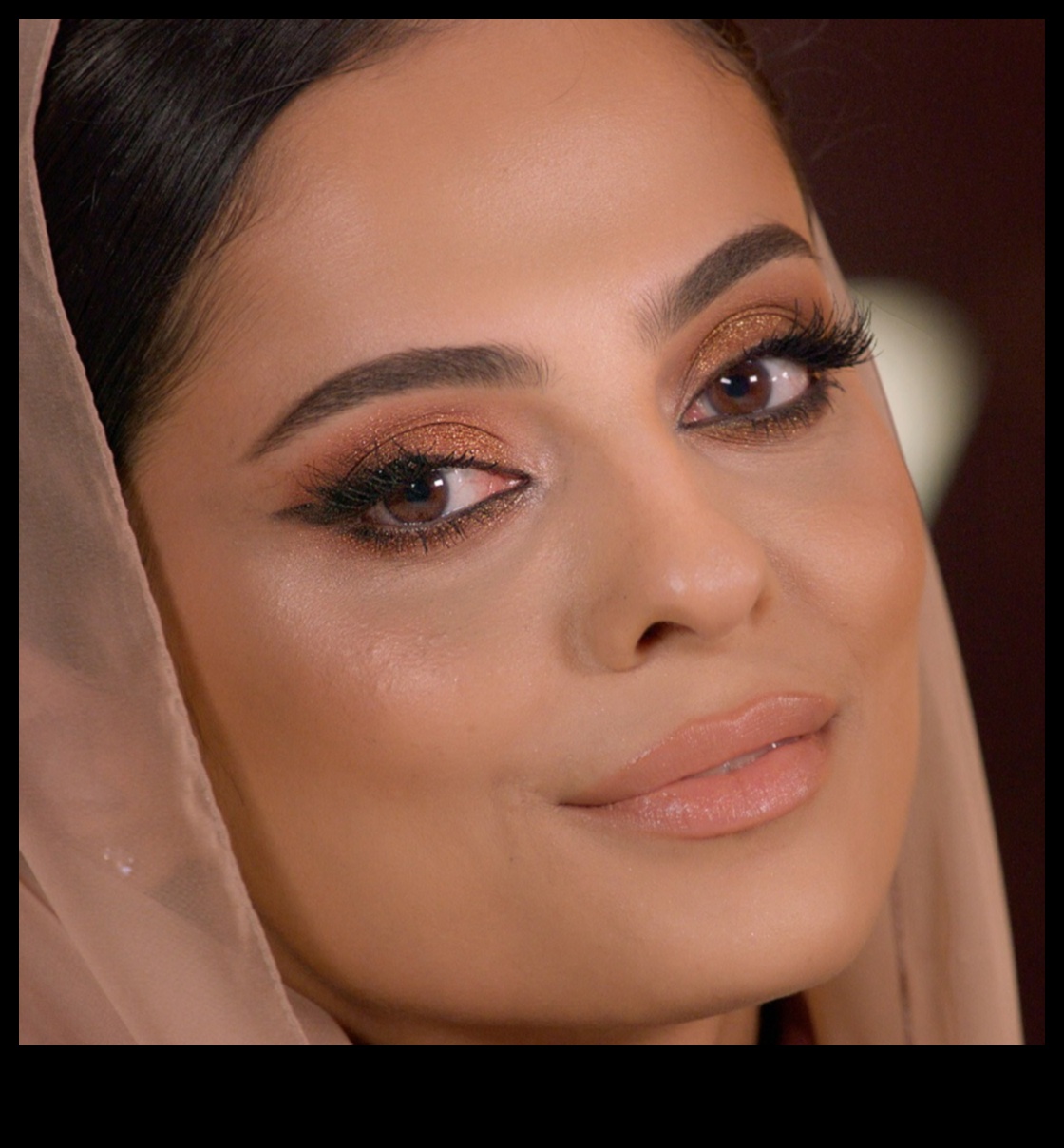 Από τη μέρα στη νύχτα: Προσαρμογή στυλ Bronzer για κάθε περίσταση