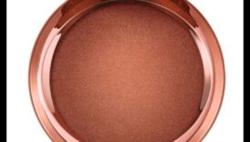 Metallic Marvels: Ενσωμάτωση Radiant Bronzers στο look σας