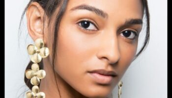 The Foundation of Youth: Συμβουλές μακιγιάζ για νεανική εμφάνιση